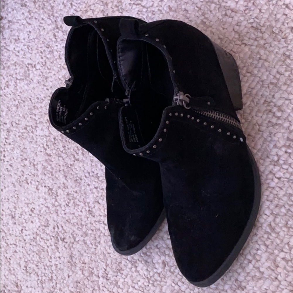 Fancy boots. - Picture 2 of 3